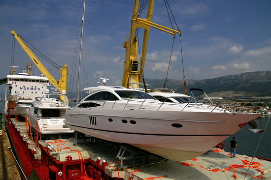 boats-shipping-overseas-costs